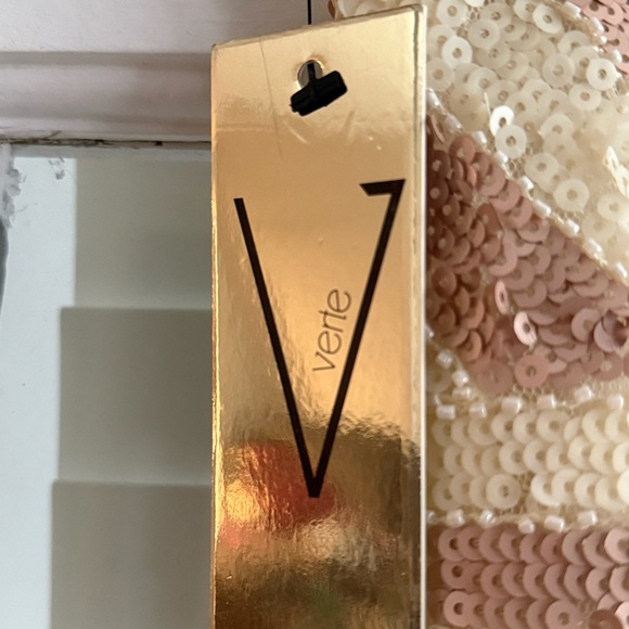 Verte Elegant Sequin Dress in Gold and Cream - Picture 5 of 6